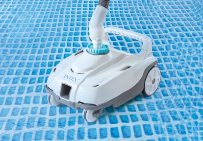 INTEX poloautomatický vysavač ZX100 v bazénu