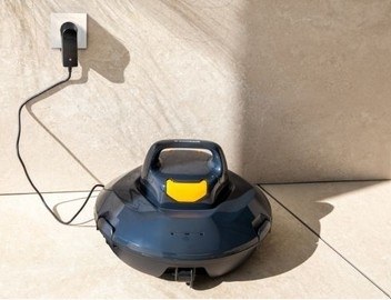 Poolrunner ONE RXB 150 při nabíjení