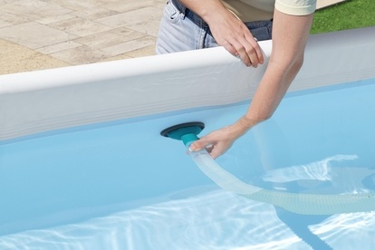 Bestway Deluxe – skimmer v bazénu